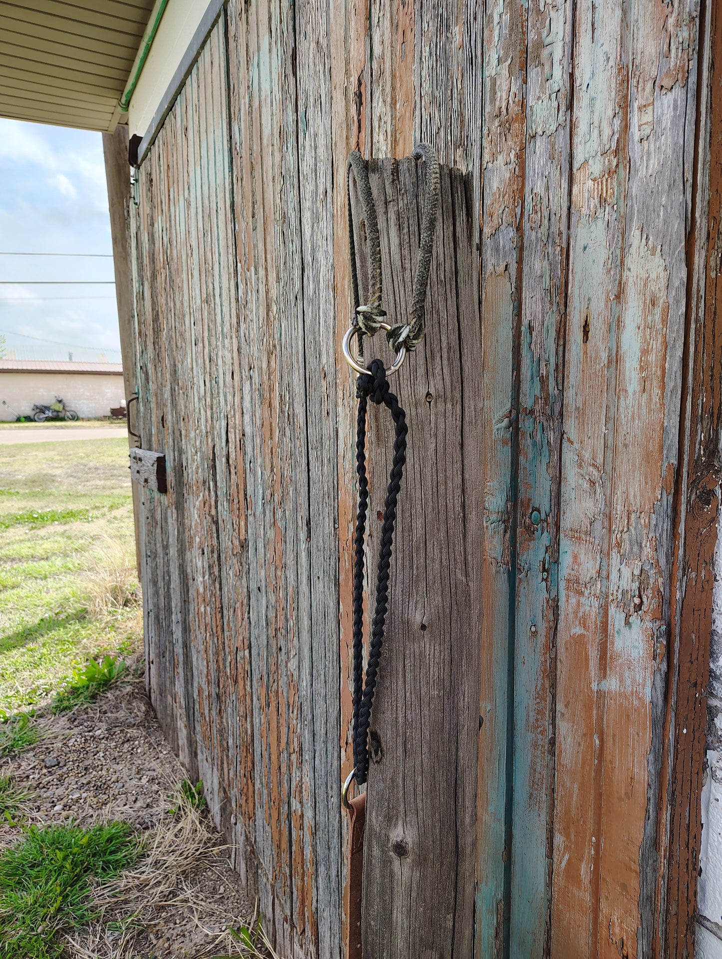 War bonnet tie down