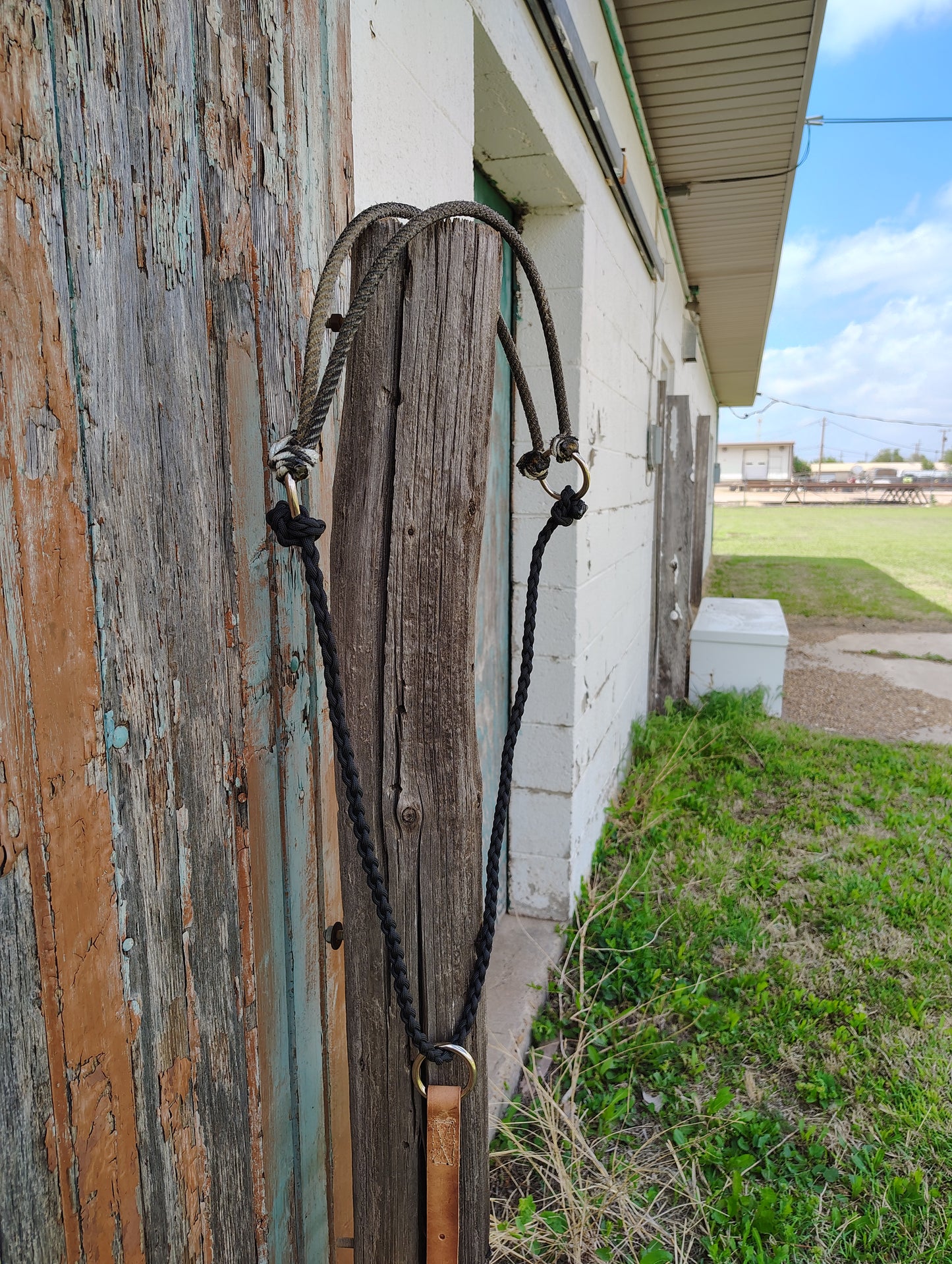 War bonnet tie down