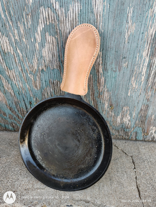 Cast iron skillet handle cover not tooled