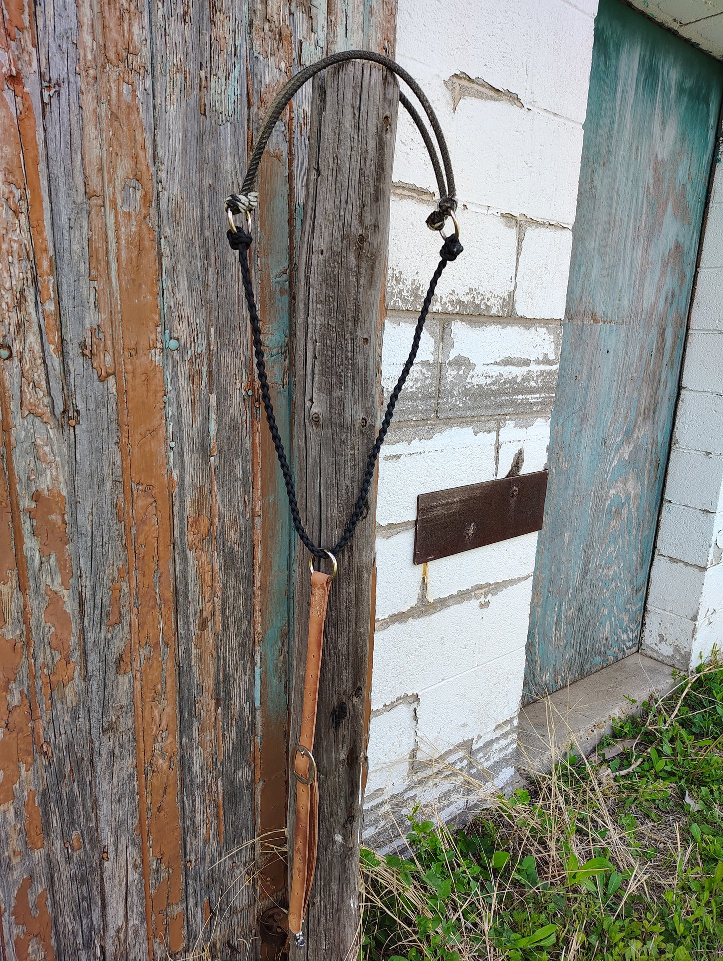 War bonnet tie down