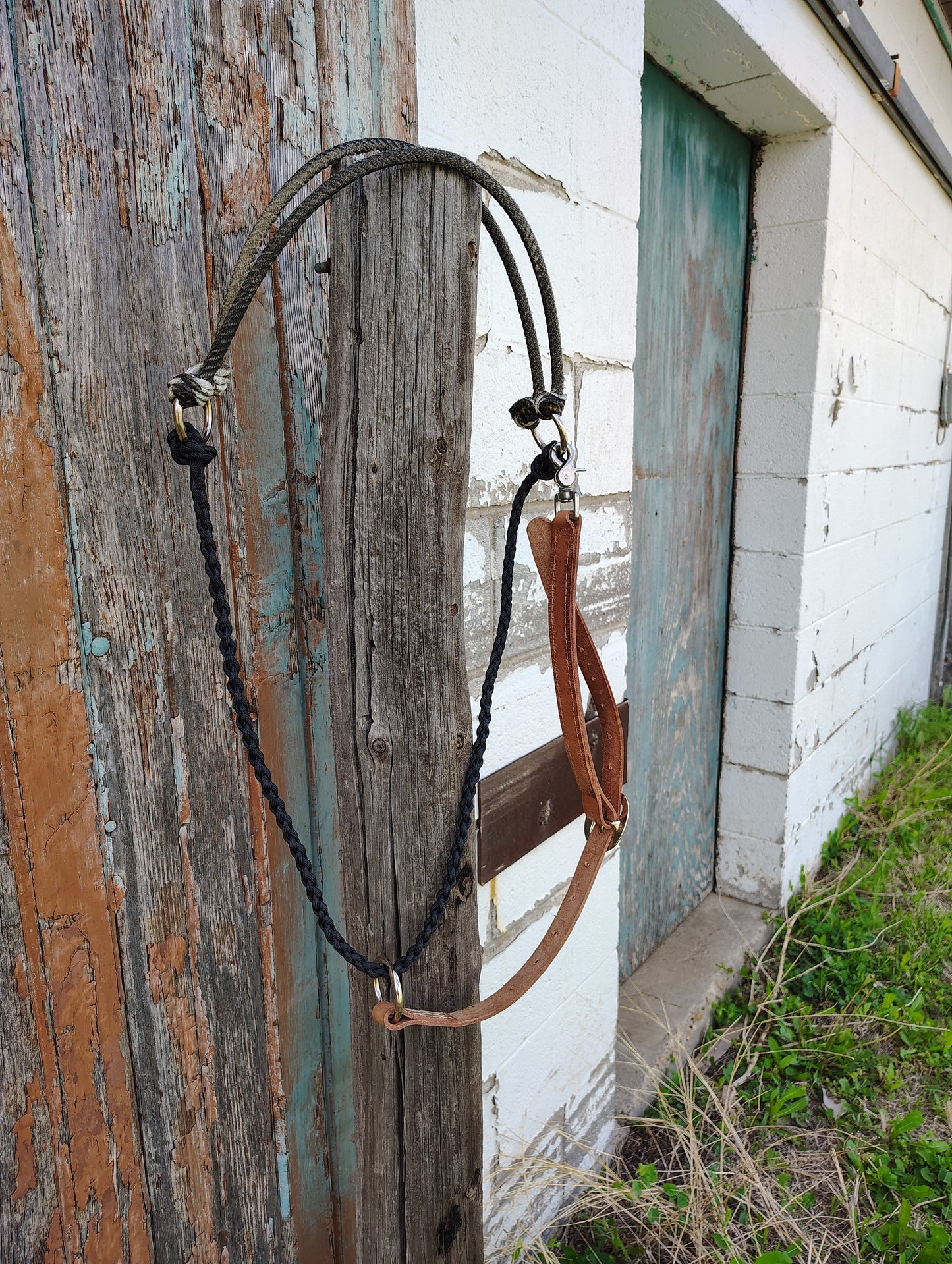 War bonnet tie down